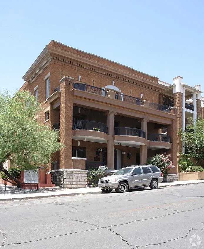 1209 N Oregon St — Photo 2