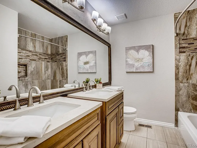 2421 S Waco Ct — Photo 16
