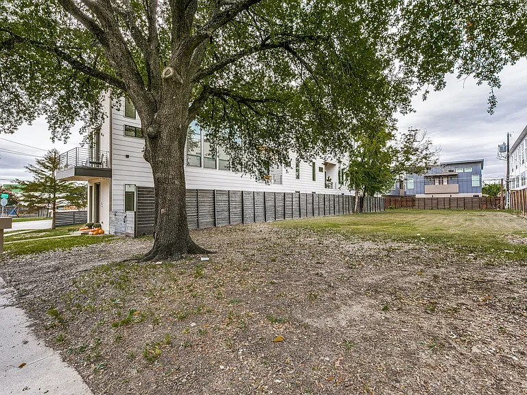 1839 Summit Ave #3 — Photo 25