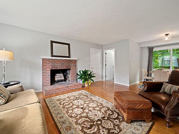 4th image of 18 Mulberry Ln