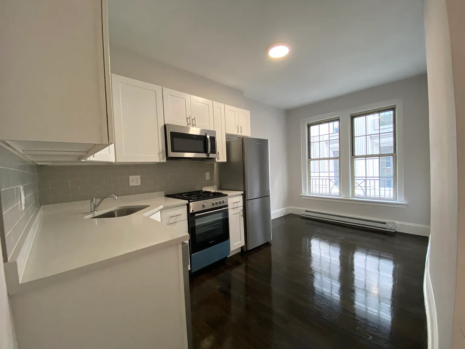 2 bed, 750 sqft, $4,100 — Photo 2