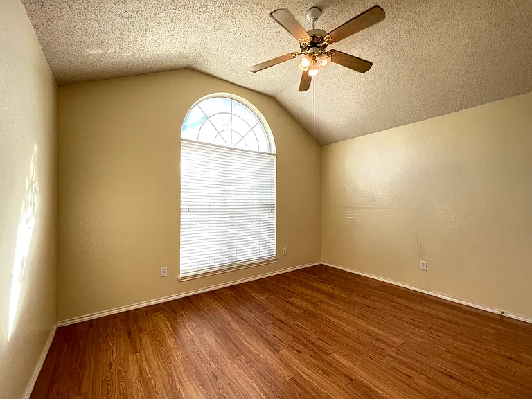 2070 Belvedere Dr — Photo 17