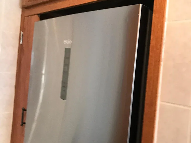 Bottom freezer refrigerator