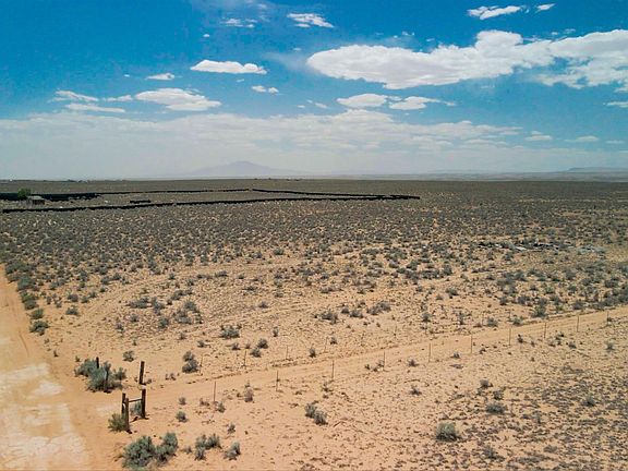 2nd image of Quintana Rd