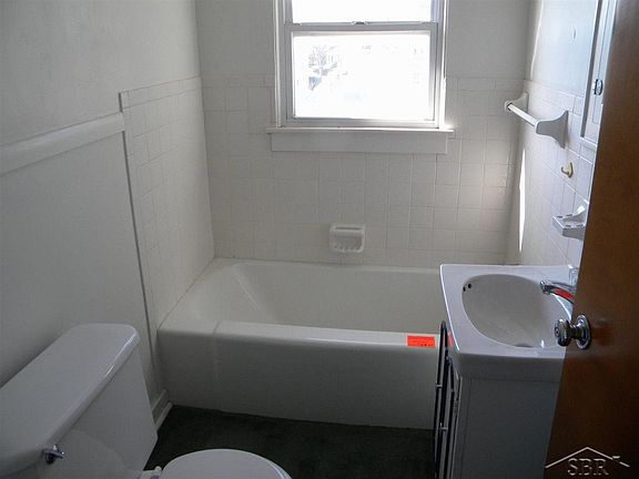3rd image of 1511 Davenport Ave