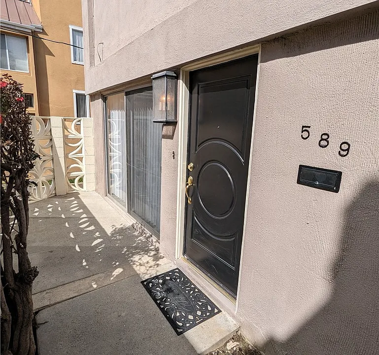 589 Fairview Ave