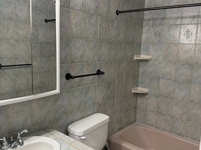 890 Parkview Ave — Photo 8