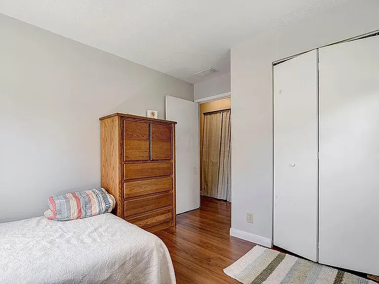 615 Palace Ln — Photo 10