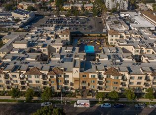 Avery, Valley Village, CA 91607
