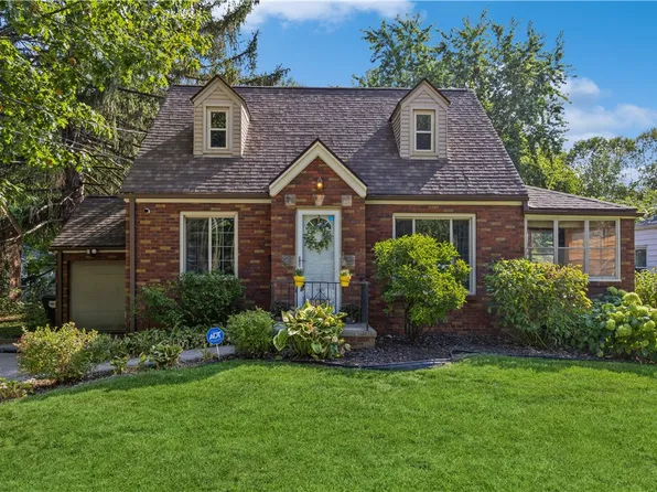 1401 64th St, Windsor Heights, IA 50324