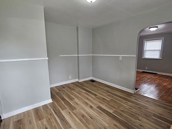 5th image of 2710 E 10th St #2712