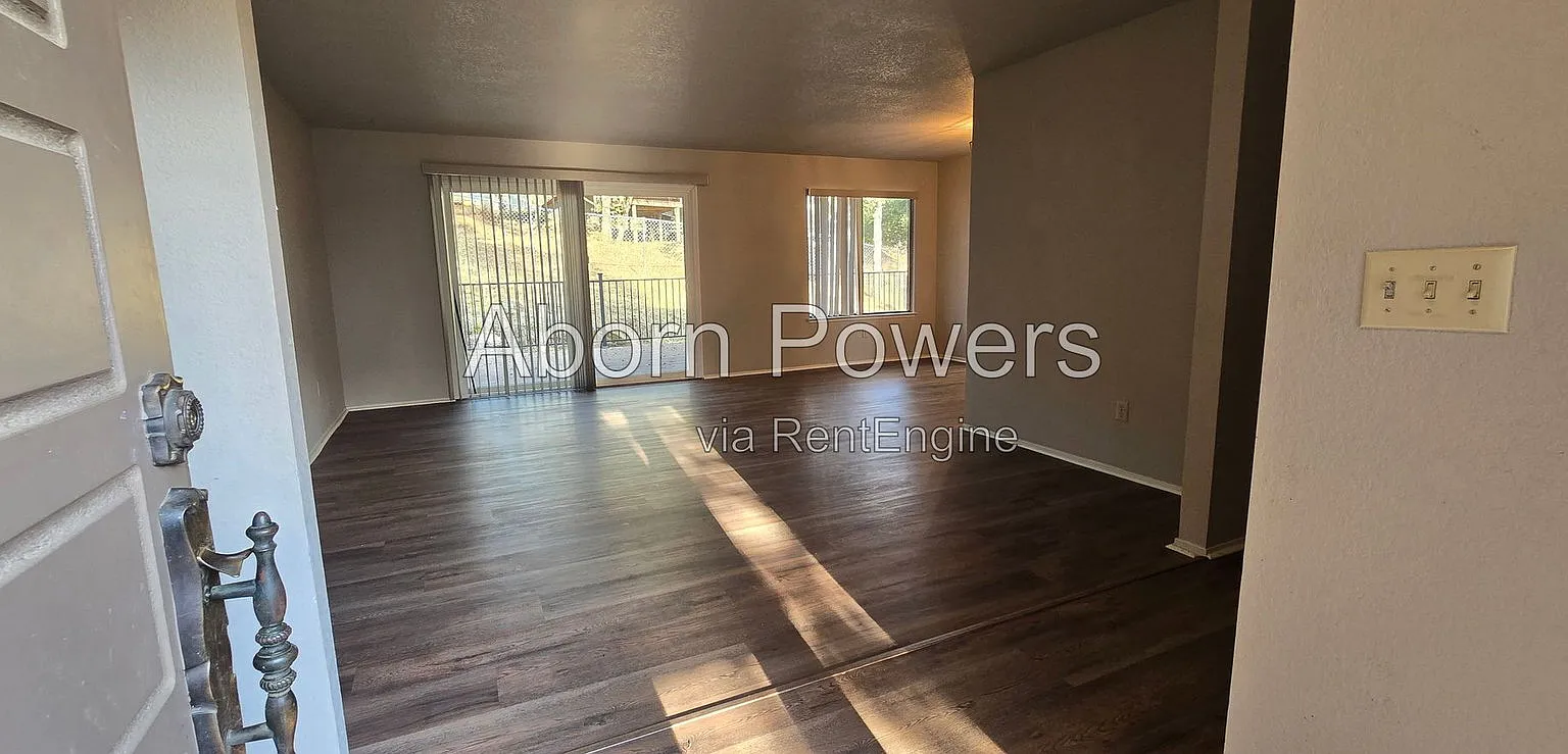 3 bed, 2.0 bath, 1600 sqft, $3,395 — Photo 4