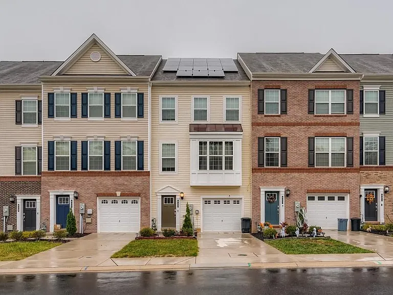 625 Heathland Trl — Photo 1
