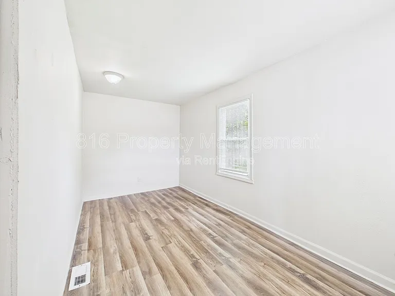 5100 Brooklyn Ave — Photo 14