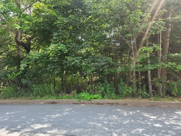 1 Pinehaven Dr, Halifax, NS B3P 1Y9