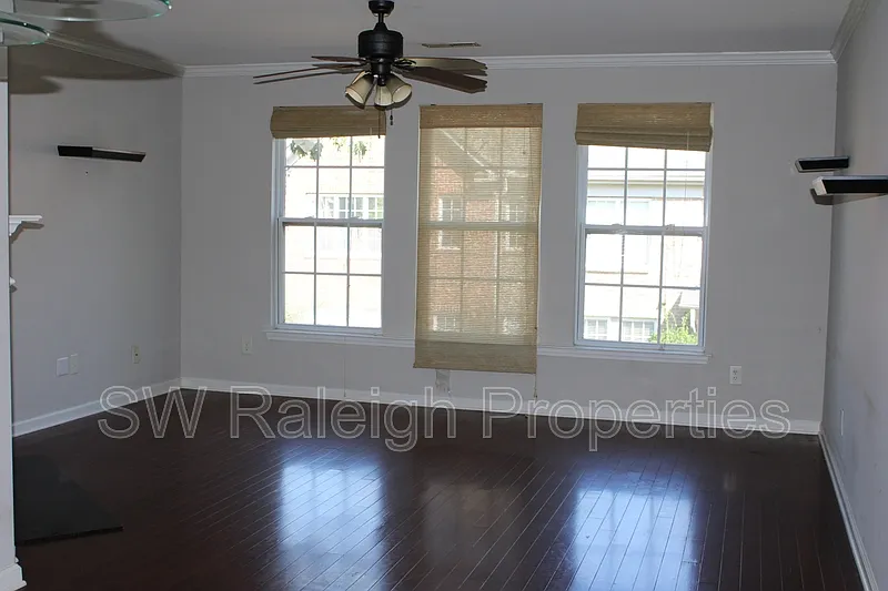3 bed, 3.0 bath, 1677 sqft, $1,850 — Photo 2