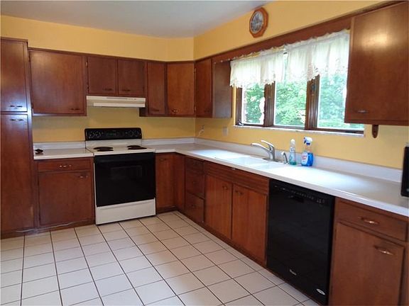 Solid Maple cabinets in the kitchen, ceramic tile floor, DW new.
