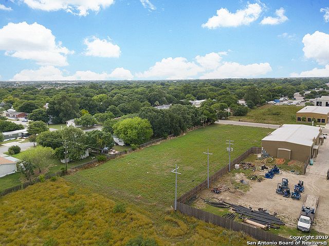 1st image of 108 Windy Meadows Dr