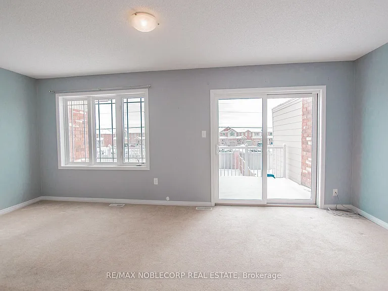 1287 Coleman Cres — Photo 12