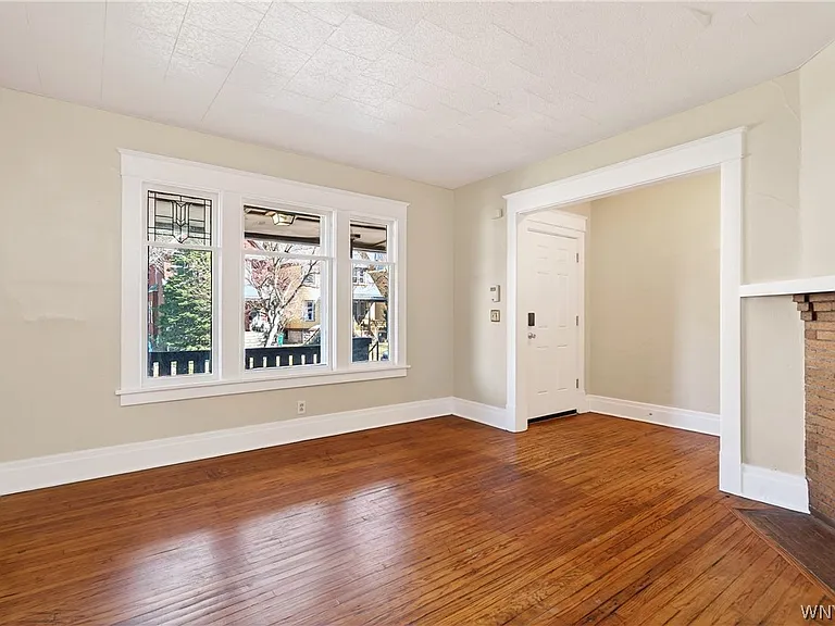 76 Vernon Pl #LOWER — Photo 5