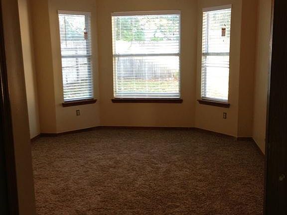 4th image of 7995 Copperfield Circle N
