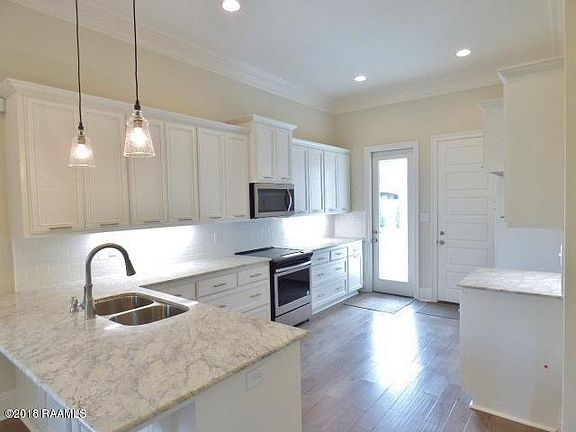 4th image of 403 Nanterre Ln