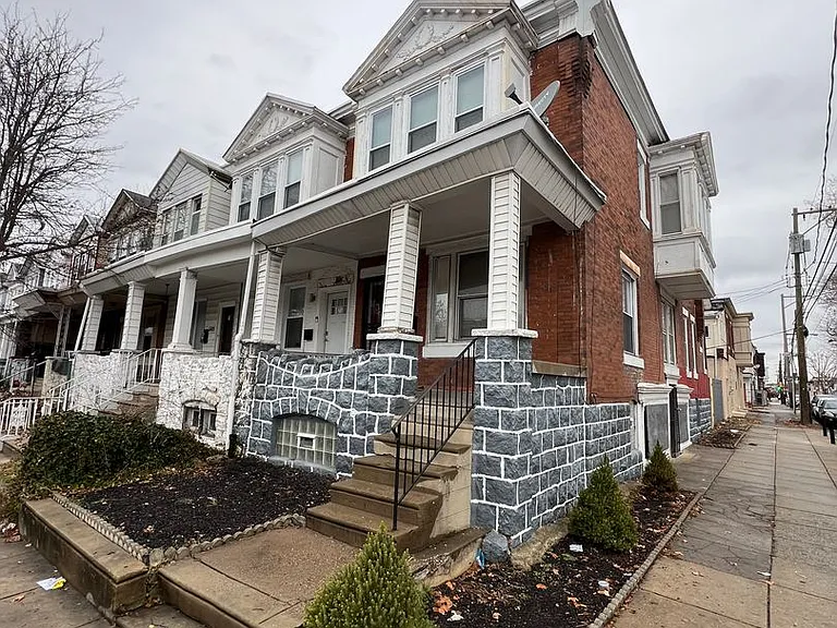 Locust St 6101 — Photo 2