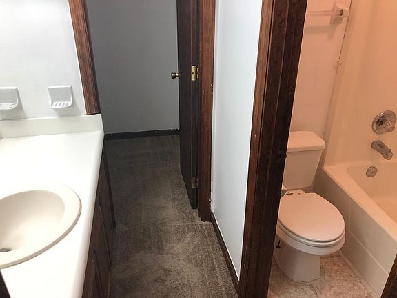 5th image of 2917 Woodrich Dr APT A