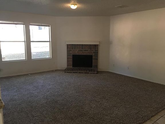 5th image of 609 Lowe Dr