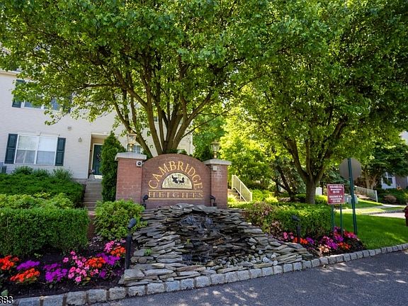 2nd image of 207 Cambridge Ct