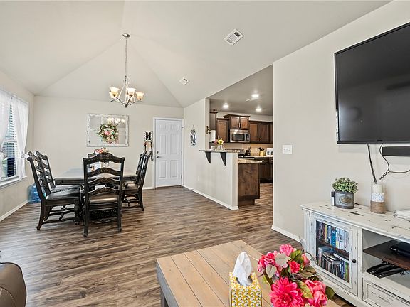 4th image of 2124 Nalani Cir