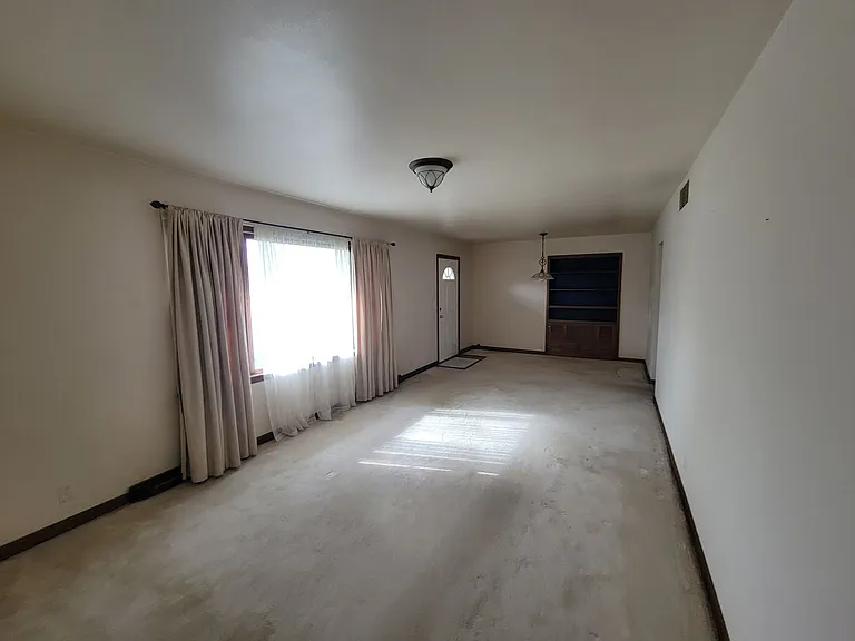 425 Beverly Hills St — Photo 5
