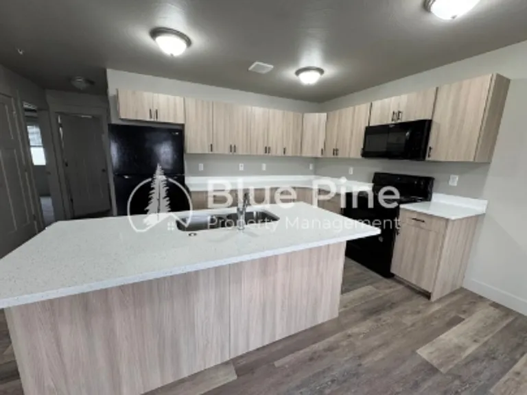 3570 Colt Cir #3 — Photo 5