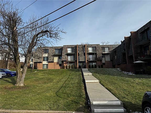 4th image of 611 Forest Green Dr
