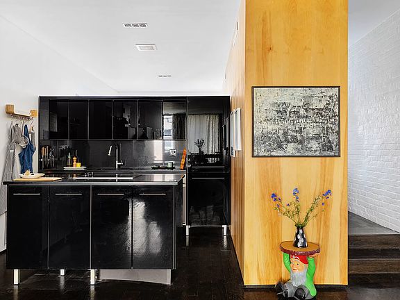 4th image of 302 Elizabeth St APT 4