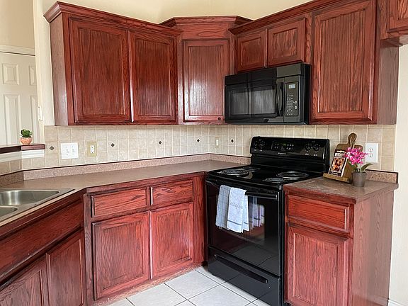 4th image of 608 Oliver Ln