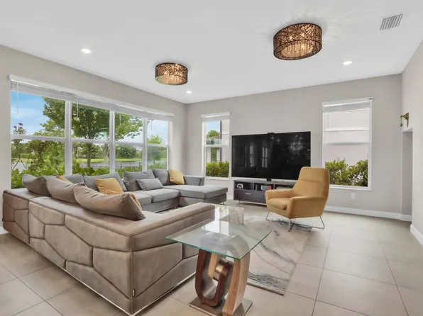 1304 Whitcombe Dr, Royal Palm Beach, FL 33411