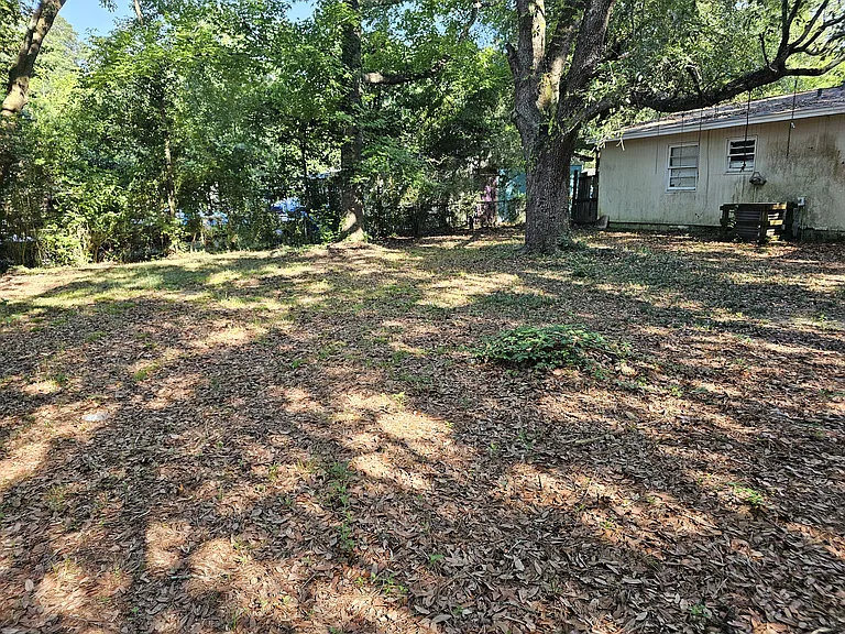 4655 Poinciana Dr — Photo 7