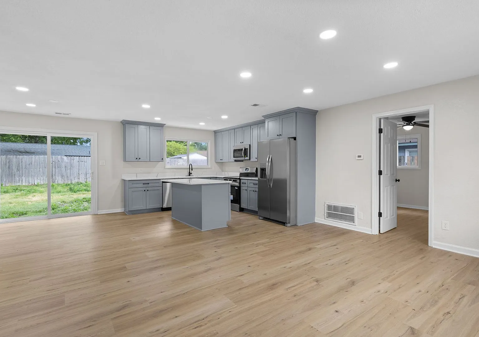Charming 4BR Ranch in Prime Virginia Beach Location — Photo 4