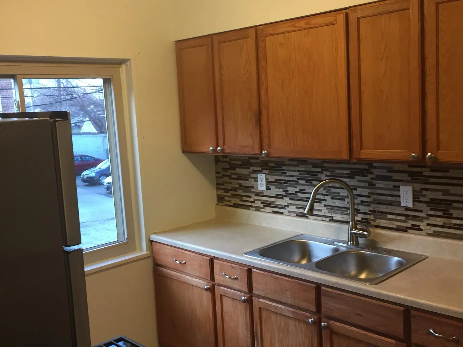 1433 Riverside Dr — Photo 3