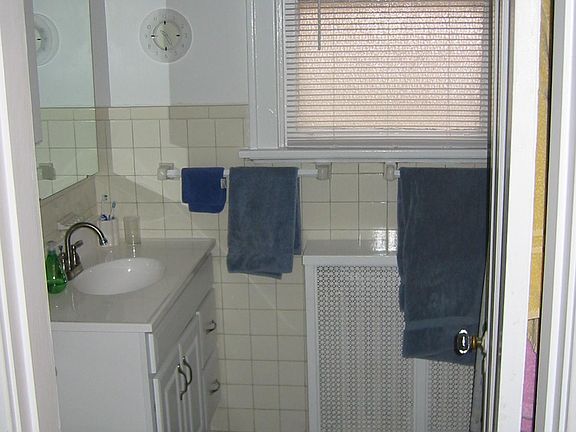 3rd image of 1304 Paxton Ave #2