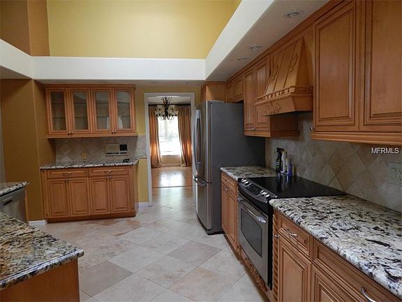 3rd image of 15922 Ellsworth Dr