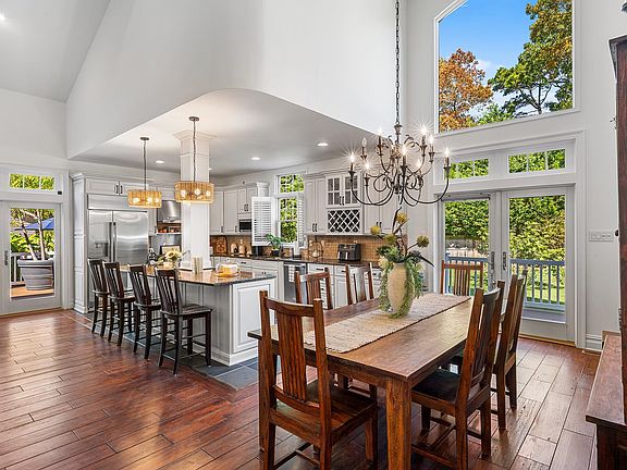 4th image of 18 Brook Ridge Rd