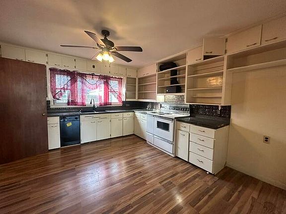 3rd image of 301 S Maple Ave