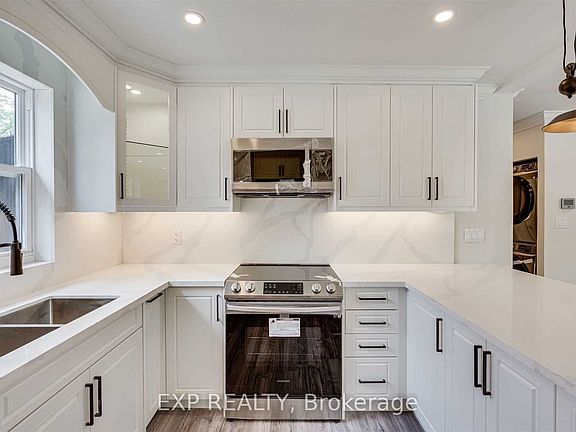 4th image of 487 Brucedale Ave E