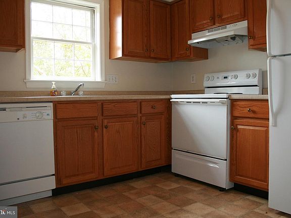 4th image of 1526 Westmoreland St