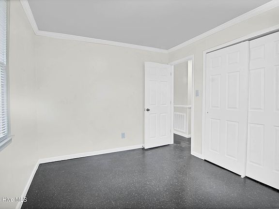 5th image of 1007 Davis St