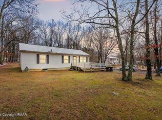 270 McKinley Dr, Effort, PA 18330