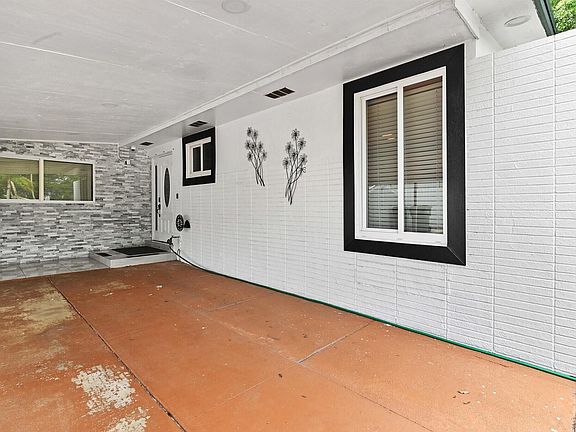 3rd image of 124 Davis Road