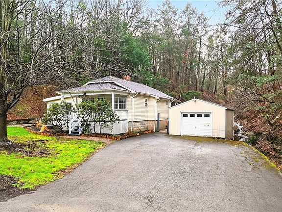 2nd image of 2518 Sample Rd